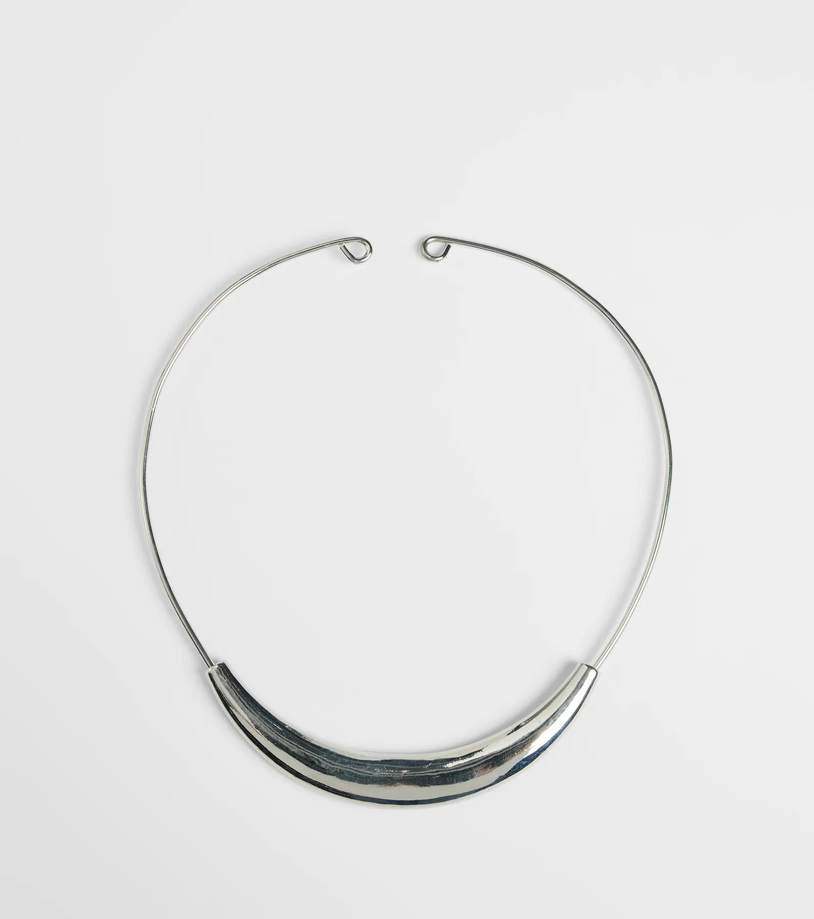 Sleek And Classic Circle Collar Necklace